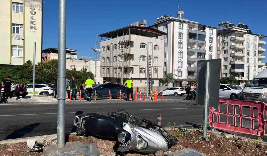 Kamyonet ile motosiklet çarpıştı: 3 yaralı