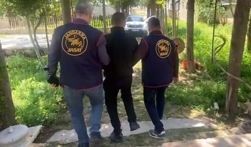 Kesinleşmiş 40 yıl cezayla aranan şahıs saklandığı bağ evinde yakalandı