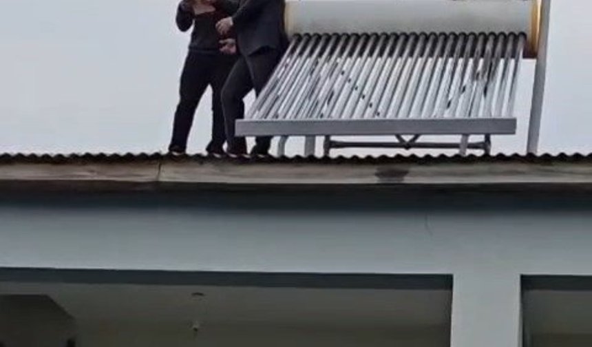 Köy ziyaretinde dikkat çeken anlar: Çatıda başlayan sohbet üyelikle sonuçlandı