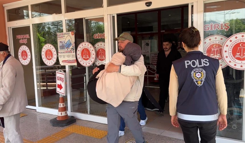Oğlunun ölüm davasında erteleme kararı çıkan anne hastanelik oldu