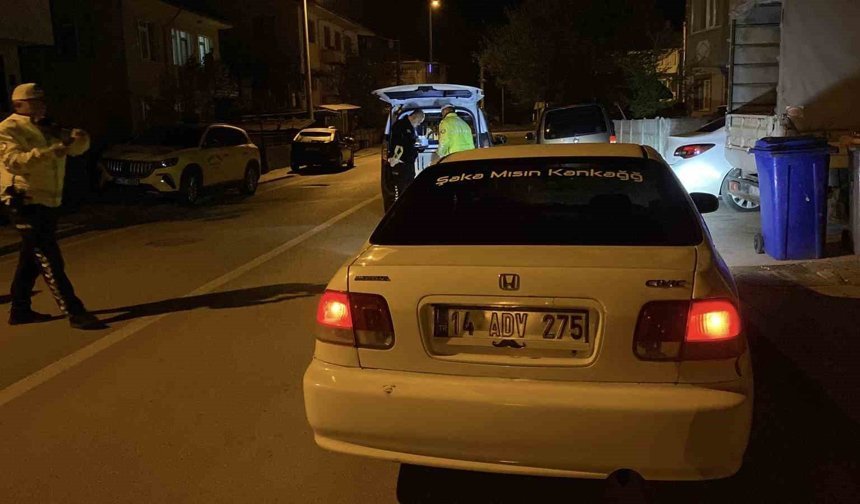 Polisi görünce aracını çalışır vaziyette bırakıp kaçtı