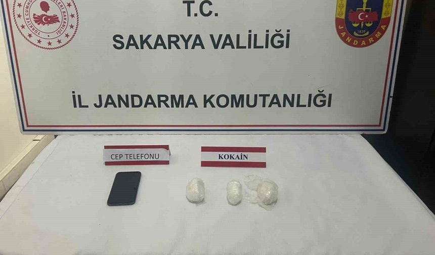 Sakarya'da 4 ilçede uyuşturucu operasyonu: 1 milyonluk kokain ele geçirildi