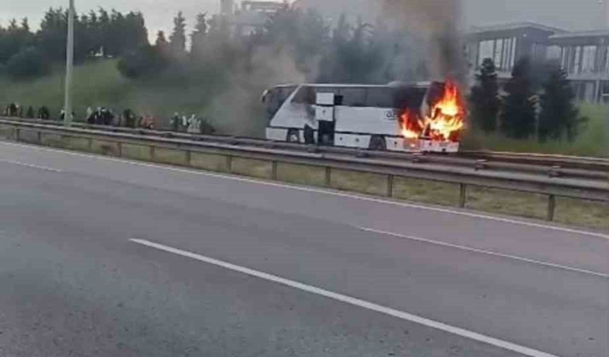 TEM'de yolcu otobüsü alev alev yandı
