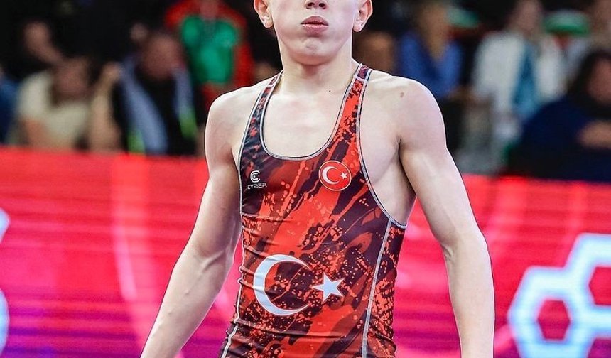 U17 Avrupa Güreş Şampiyonası'nda Ömer Arslan'dan bronz madalya