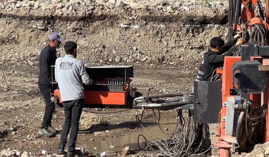 Yüksekova'da depreme dayanıksız olduğu için yıkılan okul 'Jet Grout' sistemiyle yeniden yükseliyor