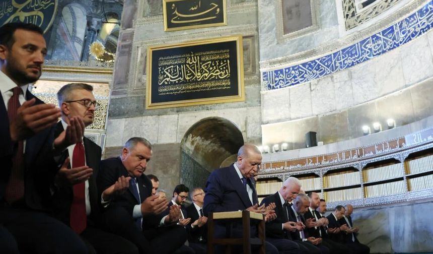 Cumhurbaşkanı Erdoğan, cuma namazını Ayasofya Camii’nde kıldı, Kur’an-ı Kerim okudu