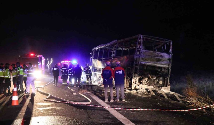8 kişinin öldüğü otobüs kazasında hayatını kaybedenlerin 6'sının cenazeleri teslim edildi