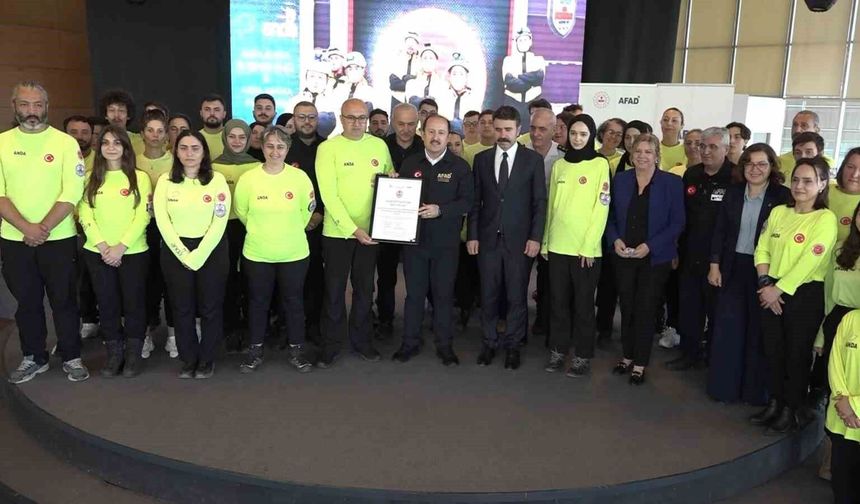 AFAD gönüllüleri, armalarını aldı