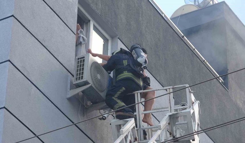 Antalya'da 1 ay önce taşındıkları daire yangında küle döndü
