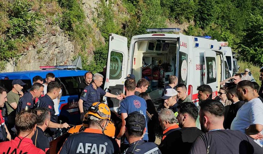 Arkadaşlarıyla şelaleye giren gencin cansız bedenine ulaşıldı