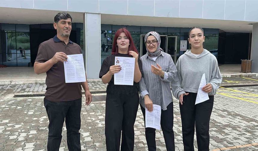 Baba, anne ve 2 kızı sınavda birbirlerine rakip oldu