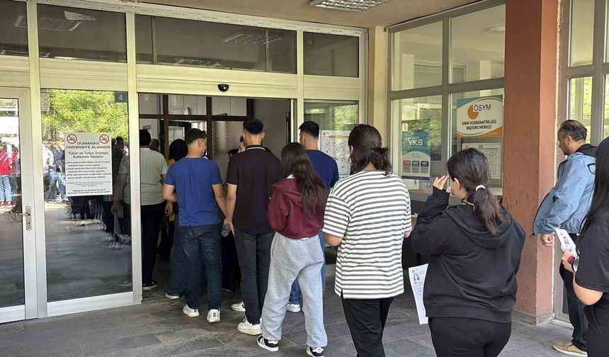 Bolu'da YKS'ye giren bir öğrenci: 'Türkiye maçını izledik bütün moralimizi bozdular'