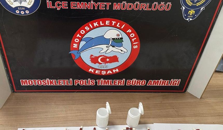 Ehliyetsiz plakasız motosiklet kullanırken üzerinde uyuşturucu çıktı