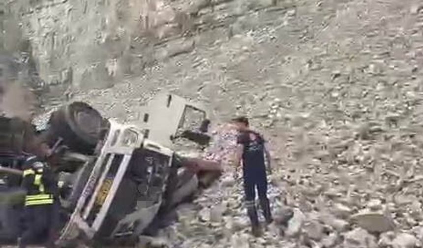 Erzurum'da feci kaza: Freni patlayan tırdan atlayan sürücü öldü, 2 kişi yaralandı