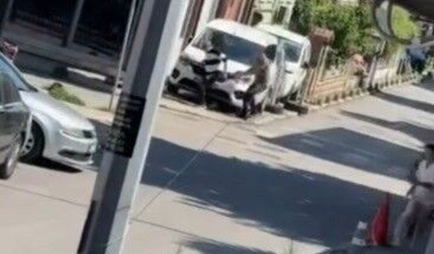 Eşini rahatsız ettiğini öne sürdüğü kişiyi bacağından vurdu