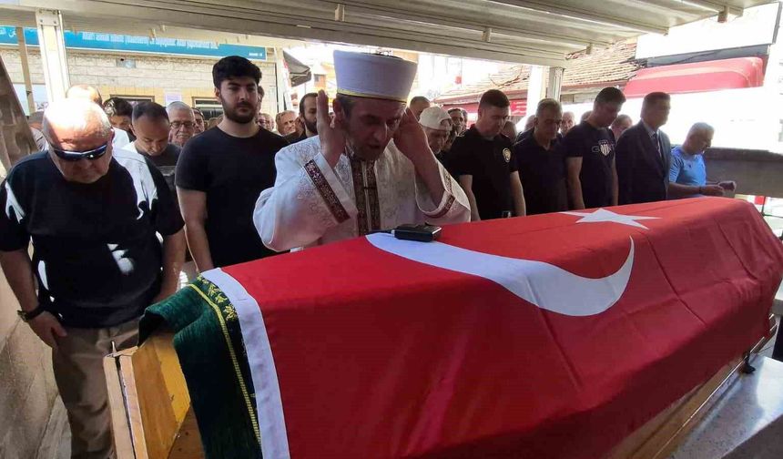 Eşinin öldüğü kazada yaralanan emekli polis, kazadan 3 yıl sonra rahatsızlığı nedeniyle vefat etti