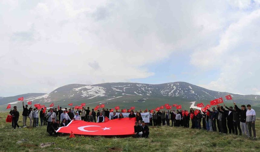 Gençler şühedanın izinde yürüdü