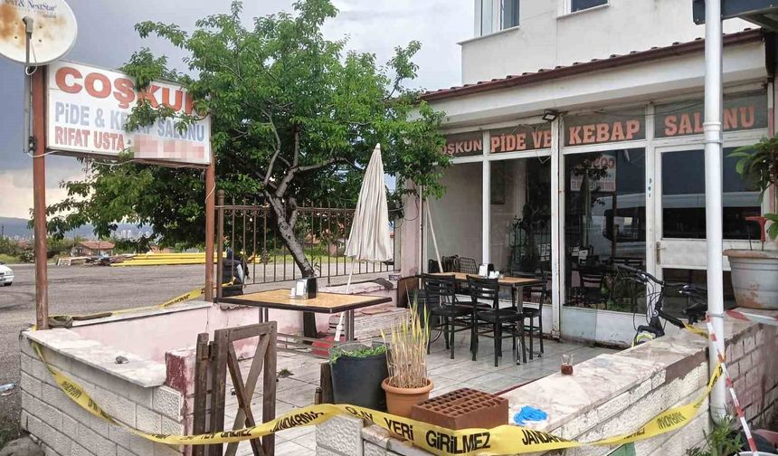 Husumetli olduğu adamı ve onun eşini tabancayla yaraladıktan sonra intihar etti