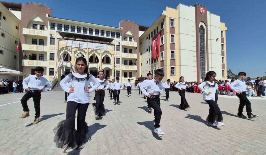 İlkokul öğrencileri 'Yaza Merhaba Şöleni' ile eğlendi