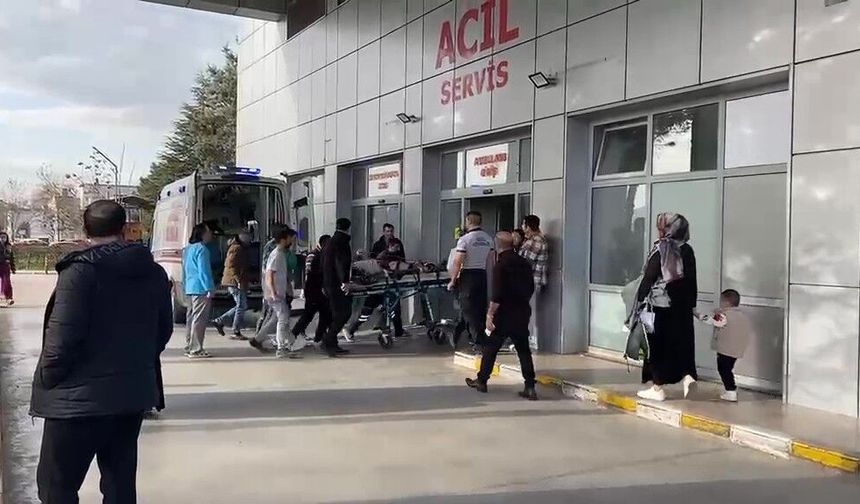 İskeleden düşen 2 işçi yaralandı