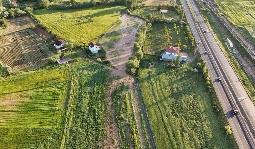 Kanaldan akan su sele dönüştü, tarlalar ve evler su altında kaldı