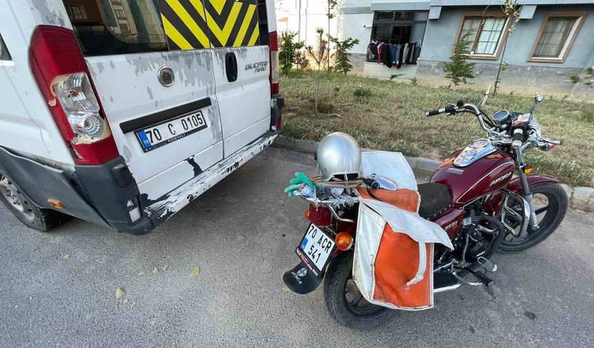 Karaman'da minibüse çarpan motosikletin sürücüsü yaralandı