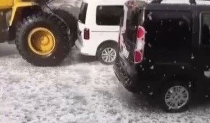 Kars'ta fındık büyüklüğünde dolu yağdı: Akyaka ve Arpaçay beyaza büründü