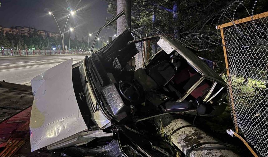 Kayseri'de kontrolden çıkan otomobil bahçeye uçtu: 3 yaralı