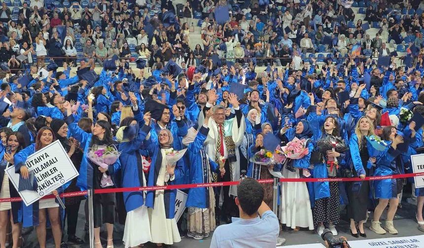 Kütahya Dumlupınar Üniversitesi'nde binlerce öğrenci mezuniyet sevinci yaşadı