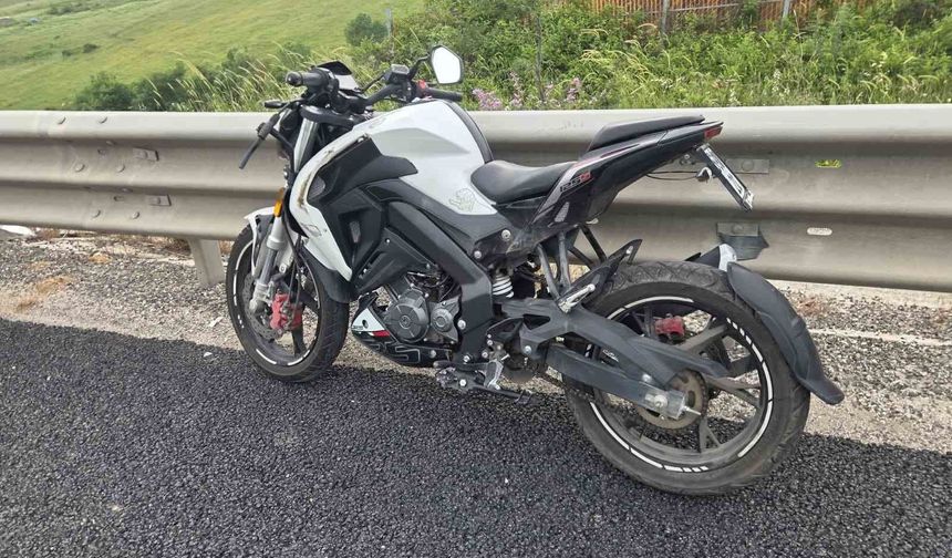 Motosiklet virajda savruldu sürücü ağır yaralı