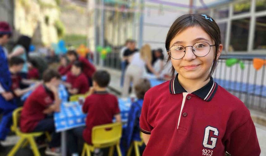 Ortaokul öğrencisi Duru, hobisini yaşıtlarına öğretiyor