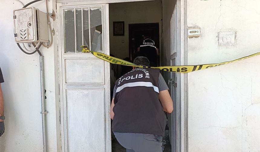 Polis memuru kaldığı evde ölü bulundu