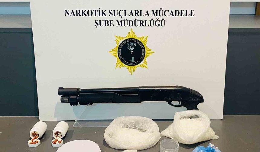 Samsun'da zehir tacirlerine gözaltı: 831 gram metamfetamin ele geçirildi