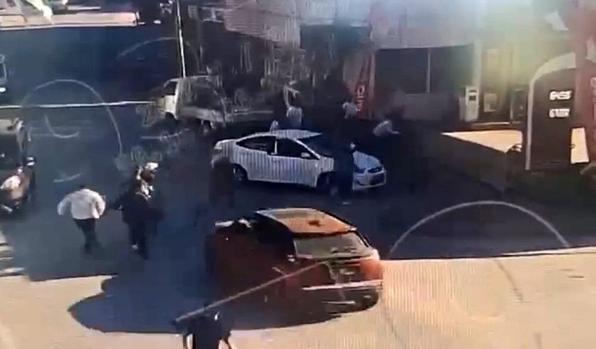 Trafikte 'Önüne bak' dedi, ortalık savaş alanına döndü: 6 kişi tutuklandı