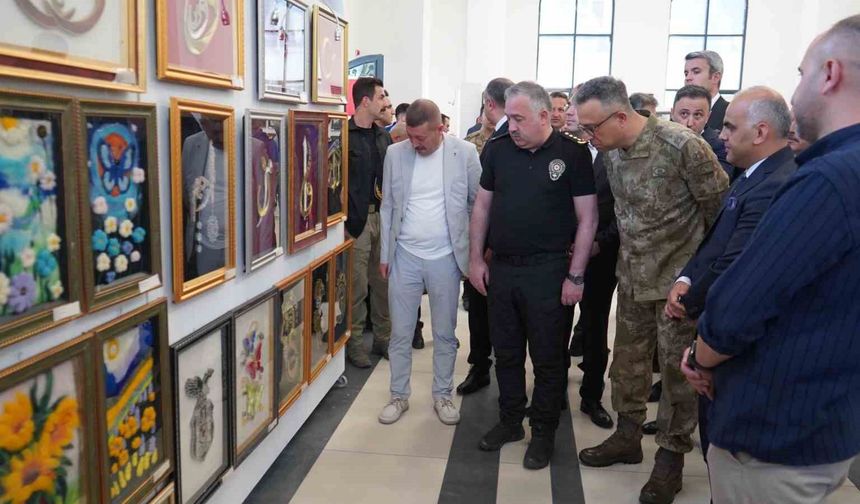 Van'da hükümlü ve tutukluların yaptığı eserler sergilendi