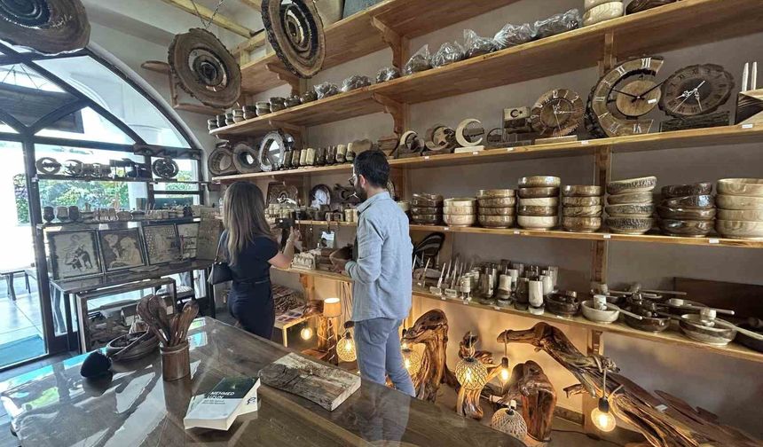 Van'da ömrünü tamamlamış ceviz ağaçları dekoratif ürünlere dönüşüyor