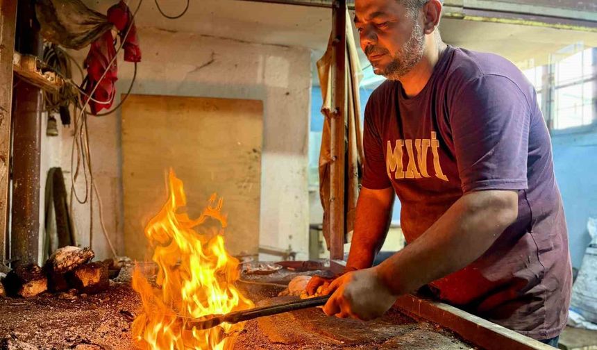 70 derecelik ateşte 35 yıllık mesai