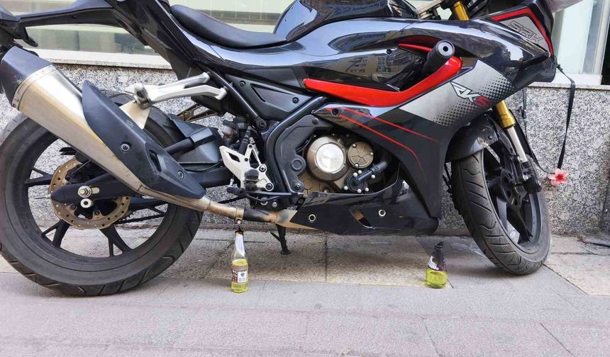 Acemi kundakçı motosikleti yakamadı
