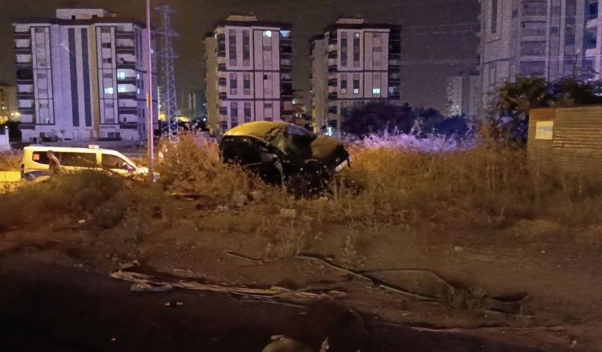 Adana'da takla atan otomobildeki 2 kişi yaralandı