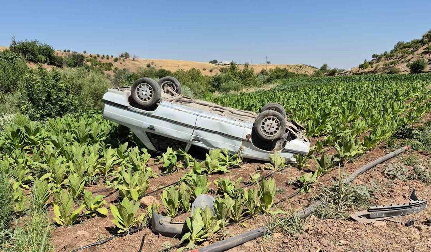 Adıyaman'da takla atan otomobildeki 3 kişi yaralandı