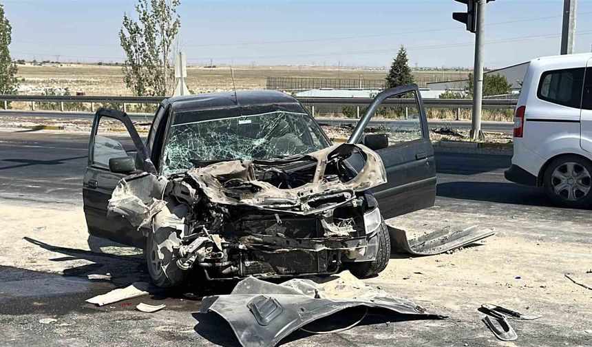 Aksaray'da otomobil vince arkadan çarptı: 3 yaralı
