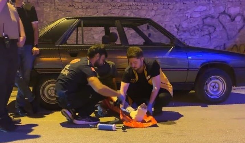 Alkollü sürücü ayağı alçılı halde motosiklet kullandı, park halindeki otomobillere çarptı