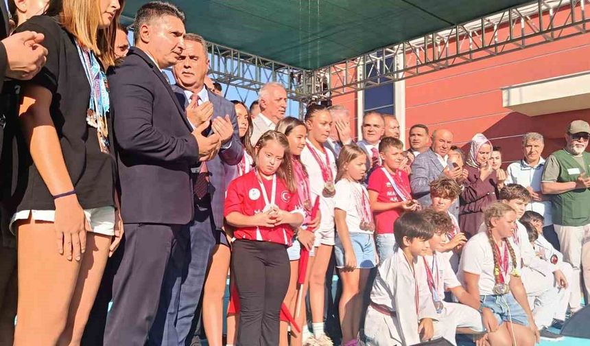 Bakan Bak'tan Marmaris'e olimpik havuz müjdesi