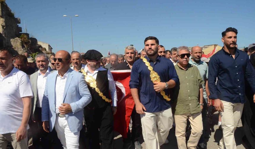 Başpehlivan Erkan Taş'a memleketi Sinop'ta görkemli karşılama