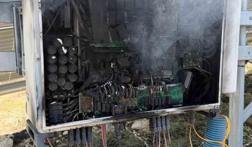 Burdur'da güneş enerji santralindeki trafo yangını otluk alana sıçradı