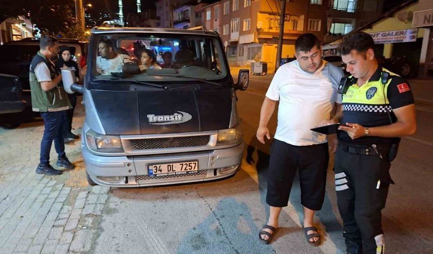 Bursa polisinden 'Huzur' uygulaması: 1 kişi yakalandı, 24 sürücüye ceza yazıldı