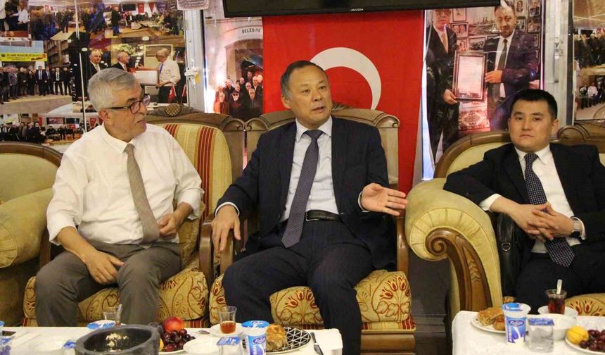 Büyükelçi Kazakbayev: 'Kırgızistan ile Türkiye arasındaki ticaret hacmi hedefi 5 milyar dolar^'