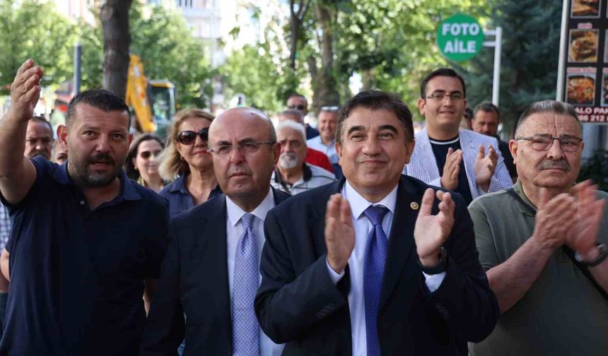 CHP'den istifa eden Kırşehir Belediye Başkanı Ekicioğlu ve teşkilatlar Yeni Parti'ye katıldı