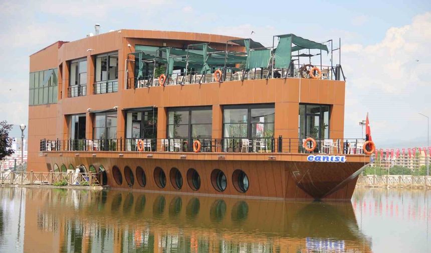 Erzurumlular deniz özlemini Gemi Kafe'de gideriyor