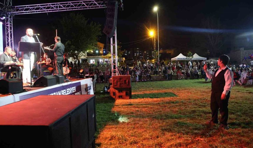 'Geleneksel Kozan Belediyesi Yaz Konserleri' başladı: Konserin en büyük alkışı özel bireye